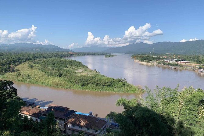 Full Day Group Tour in Chiang Rai - Longneck Karen village, what to expect and what to think about