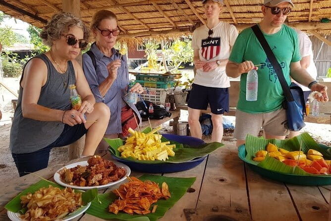 Full-Day Historical Park and Countryside Tour in Sukhothai - Wat Mangkon: Sri Lanka Style Chedi Under Strangler Figs