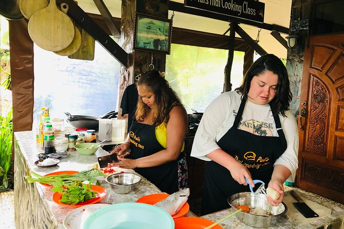 Fun Learning Thai Cooking with Local Market from Khao Lak - Group size and instructor support: why 10 people matters