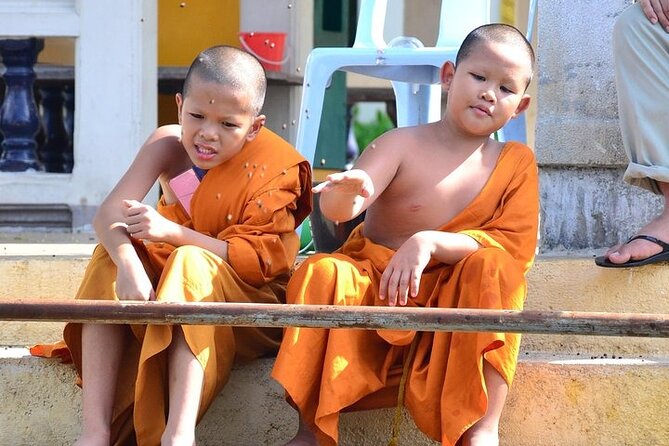 Giant Buddha and Bangkok Local Tour - Khlong Bang Luang Artist House: canal-side wood homes and small shows