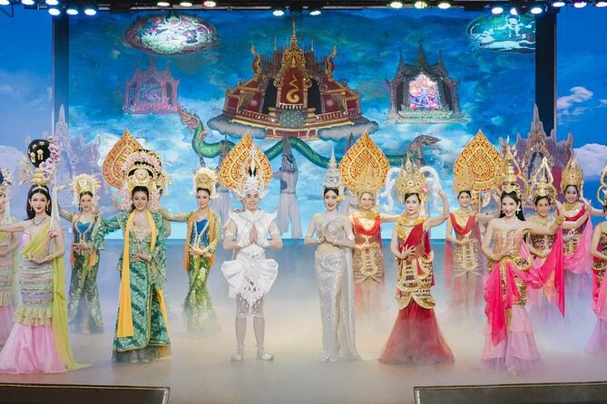 Golden Dome Cabaret: A Night of Glamour and Glitter - The 60-Minute Show Rhythm: Costumes, Music, and Audience Energy