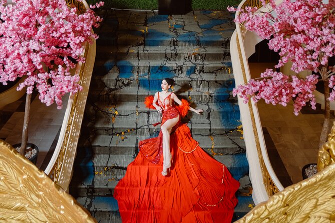 Golden Dome Cabaret Show Bangkok - In the theatre: light, sound, and the pace of about 1 hour