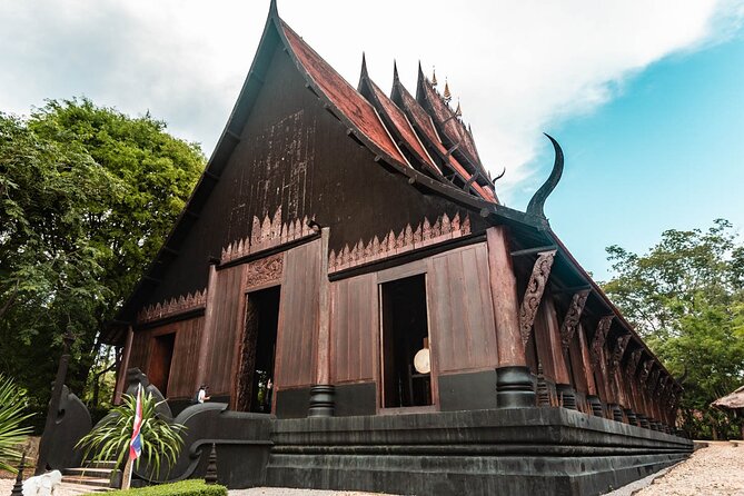 Golden Triangle, White, Black, Blue Temple Full Day Tour From Chiang Mai - Chiang Mai to Chiang Rai: plan for the marathon, not the postcard