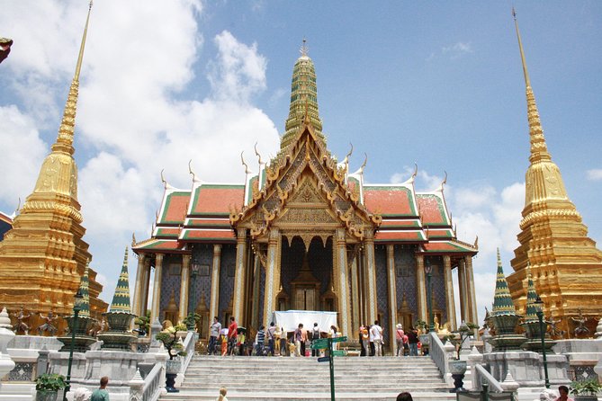 Grand Palace Glory and Emerald Buddha : Half-Day Tour in Bangkok - Wat Phra Kaew and the jade Buddha under strict rules