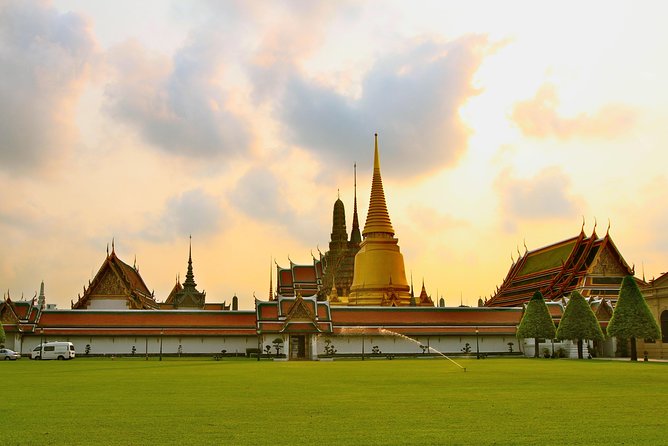 Grand Palace Glory and Emerald Buddha : Half-Day Tour in Bangkok - How the guide turns confusion into fast momentum