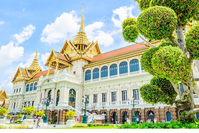 Grand Palace & Temples of Bangkok with experienced guide - Stop 2: Wat Pho and the Temple of the Reclining Buddha area