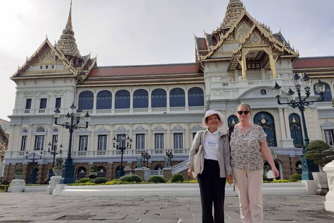 Grand Palace & Temples of Bangkok with experienced guide - Walking, heat, and why small groups help on temple days