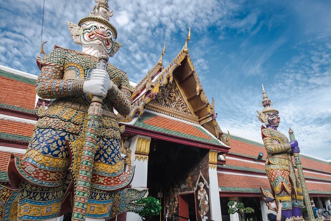 Grand Palace & Wat Arun Immersive Guided Walking Tour 3-Hour - The tuk-tuk and ferry plan that keeps you moving