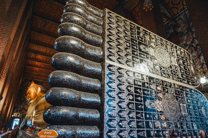 Grand Palace, Wat Phra Kaew, Wat Pho and Wat Arun Walking Tour From Bangkok - Dress code and shoe rules: the stuff that decides how smooth it is