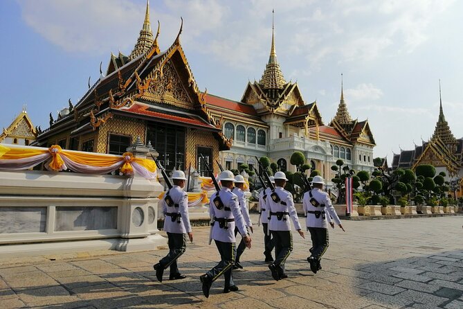 Grand Palace, Wat Phra Kaew, Wat Pho and Wat Arun Walking Tour From Bangkok - Stop 4: Wat Arun, Temple of Dawn by the river
