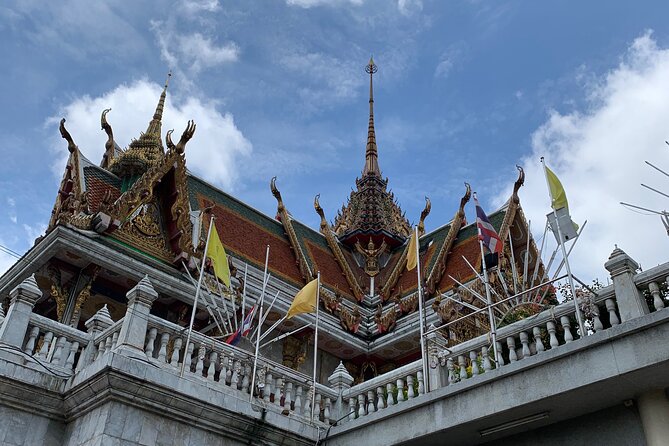 Half Day Bangkok Food and Sightseeing Tour - A Bangkok food crawl with temples, MRT rides, and tuk tuks