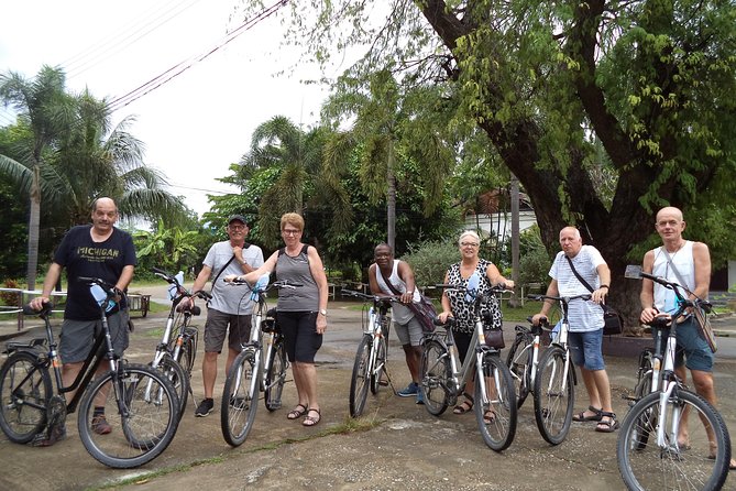 Half-Day Colors of Chiang Mai Biking Tour - Nam Thong Fresh Market: fruit and snack tastings as a real break