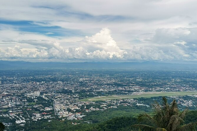 Half day Doi Suthep Temple and city temples (Private tour) - Chedi Luang: the big stupa and the Emerald Buddha link