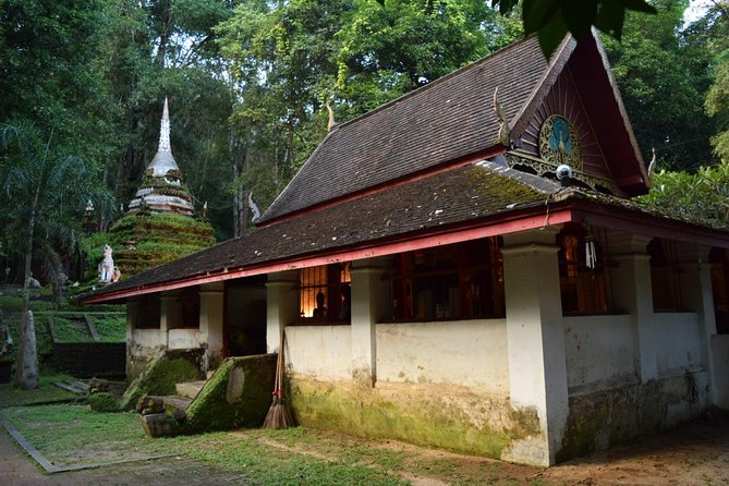 Half Day Doi Suthep Temple and Palad Temple (Private tour) - Getting to the top: Wat Phra That Doi Suthep and the pilgrimage feel