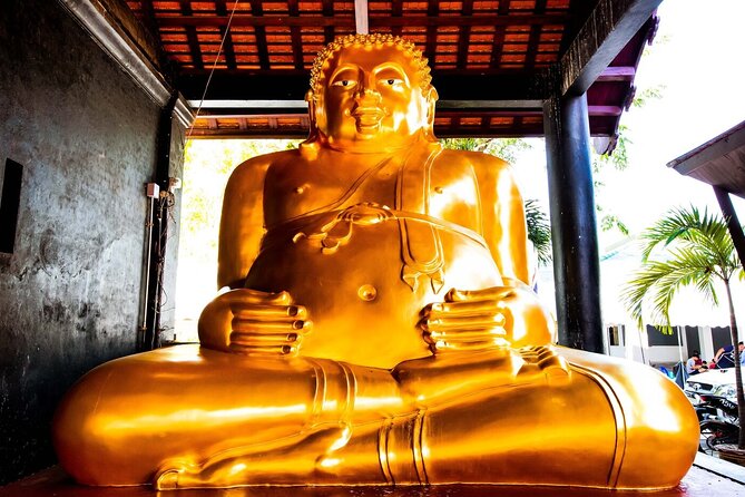 Half-Day Private Night Tour by Tuk Tuk in Chiang Mai City - Market Time at Muang Mai and Warorot: Fruit, Street Snacks, and Bargain Energy