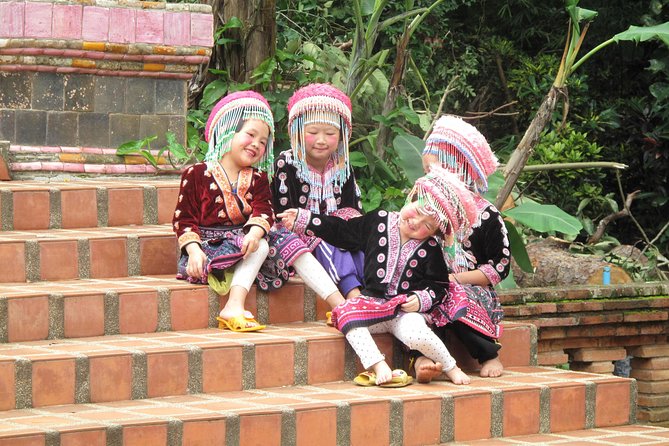 Half Day - Small Group - Doi Suthep Temple and Hmong Village Tour - Lift access and dress code: small details that prevent big friction