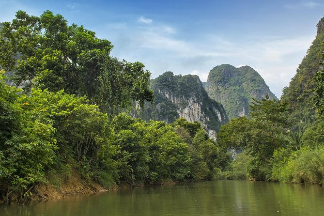 Half Day : Sok River + Monkey Temple + View Point - Khlong Sok and the canoeing feel: local paddlers set the tone