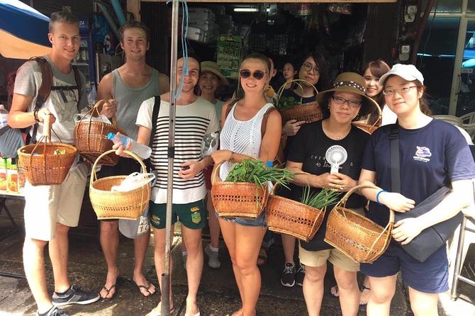 Hands on Thai Cooking Class and Market Tour - Group size, comfort, and who this class fits best