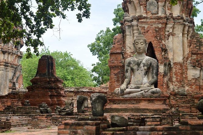 Historical City of Ayutthaya - Unesco Full Day Tour From Bangkok - Wihan Phra Mongkhon Bophit: a large bronze Buddha, and it’s free