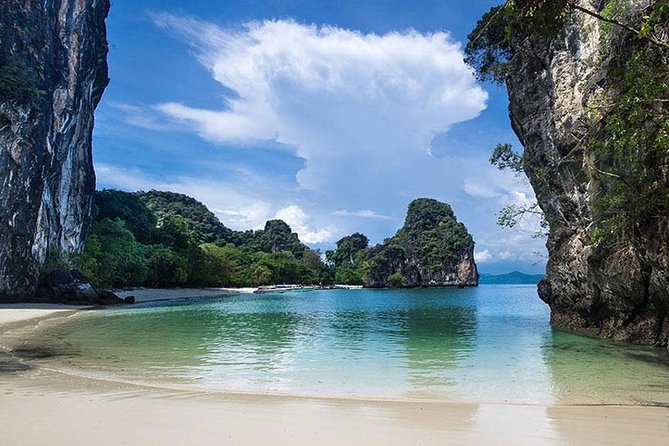 Hong Islands Day Tour and 360 Viewpoint by Longtail Boat From Krabi - Longtail boat over Hong Islands: why this format works