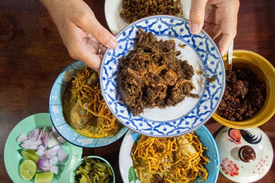Hua Hin: Eat Like a Local Thai Food Tour - Learning how to eat and flavour noodle soup like a local
