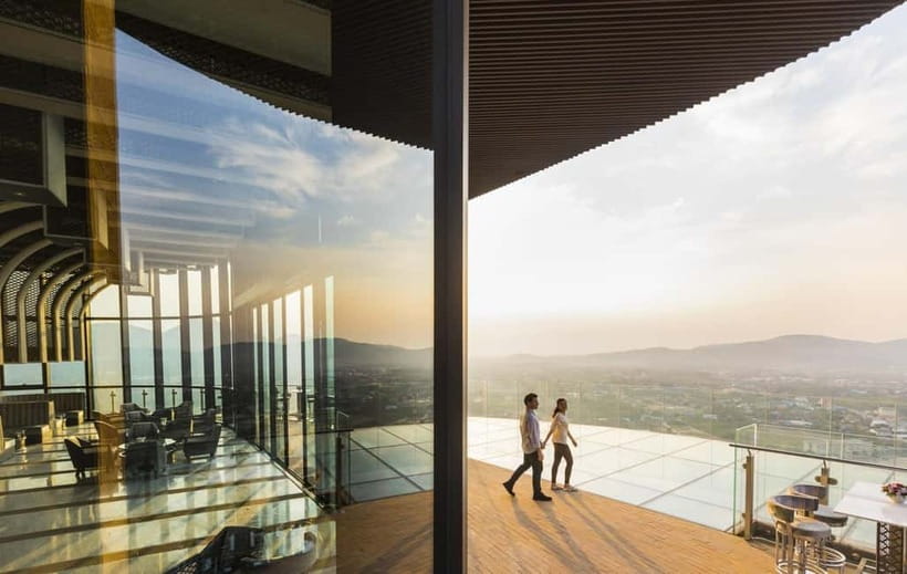 Hua Hin: Vana Nava Sky Bar Rooftop at Holiday Inn - What to expect from the rooftop ambiance at Holiday Inn