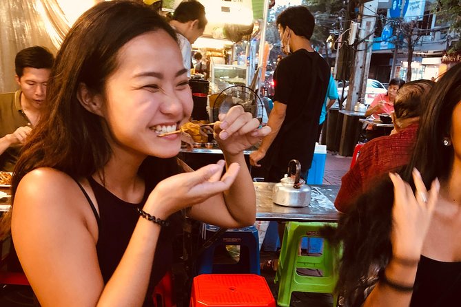 Incredible Bangkok Food Tour - Stop: Yaowarat Road tastings and the old-building food clues