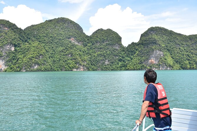 John Gray’s Private Hong by Starlight Tour with Sea Cave Kayaking - Meals, Crew, and Service: Where the Value Comes From