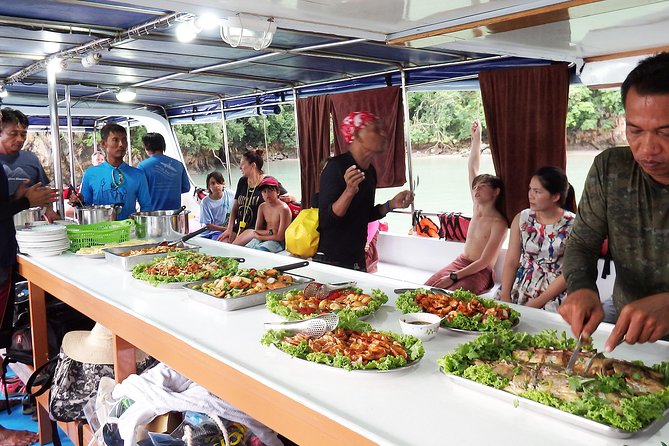 John Gray's Sea Canoe Hong by Starlight Tour - Beating crowds without feeling like you are missing out