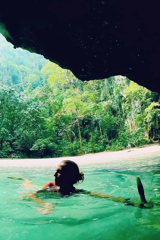 Ko Lanta: Emerald Cave and 4 Islands Tour by Longtail Boat - Tham Morakot, the Emerald Cave tunnel swim to the lagoon