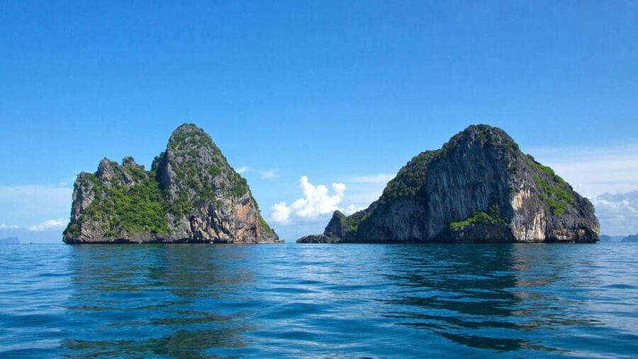 Ko Lanta: Emerald Cave and 4 Islands Tour by Longtail Boat - Guides, boat feel, and small moments that add up