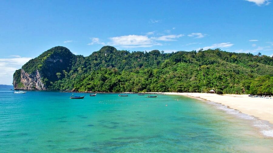 Ko Lanta: Emerald Cave and 4 Islands Tour by Longtail Boat - Who should book this tour, and who should pass