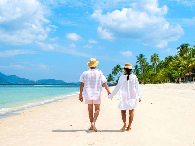 Ko Lanta: Unique 4-Island Long-Tail Snorkeling Tour w/ Lunch - Shared vs private: choosing how crowded you want your day