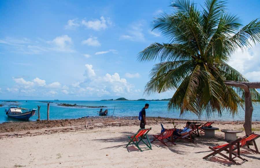 Ko Samui: Private Longtail Boat Tour to Koh Madsum & Koh Tan - Koh Tan: turquoise water, reef snorkeling, and staying off the shore