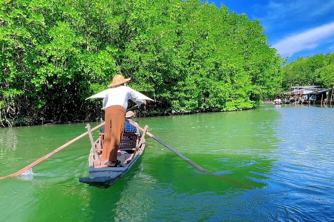Koh Chang Explorer (joined) - Stop 2: Chao Por Koh Chang Shrine