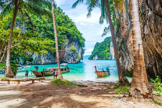 Koh Hong lagoon, Pakbia, Lading Islands by Longtail. - The longtail boat vibe: more Thailand, less tour chaos