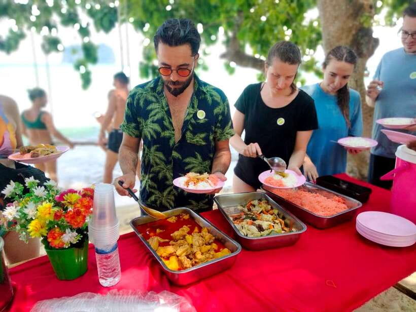 Koh Lanta: 4 Islands, Emerald Cave & Koh Kradan by Longtail - Food, fruit, and what makes the lunch feel special