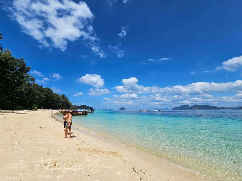 Koh Lanta: 4 Islands Tour by Speedboat with Snorkeling - Koh Chuak snorkeling: coral time, but plan for crowded water