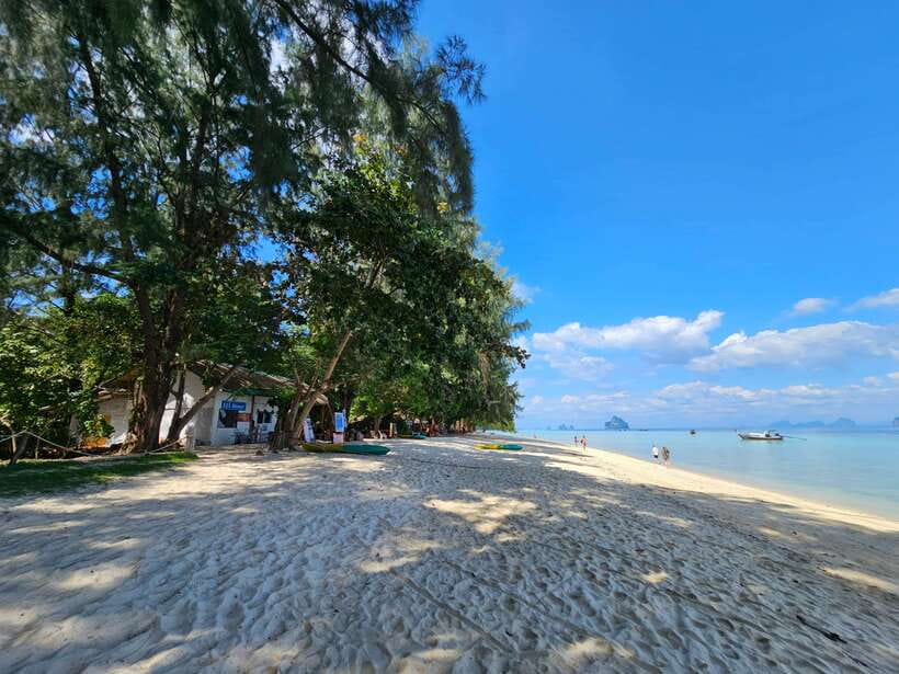 Koh Lanta: 4 Islands Tour by Speedboat with Snorkeling - Koh Mook and the Emerald Cave swim at low tide