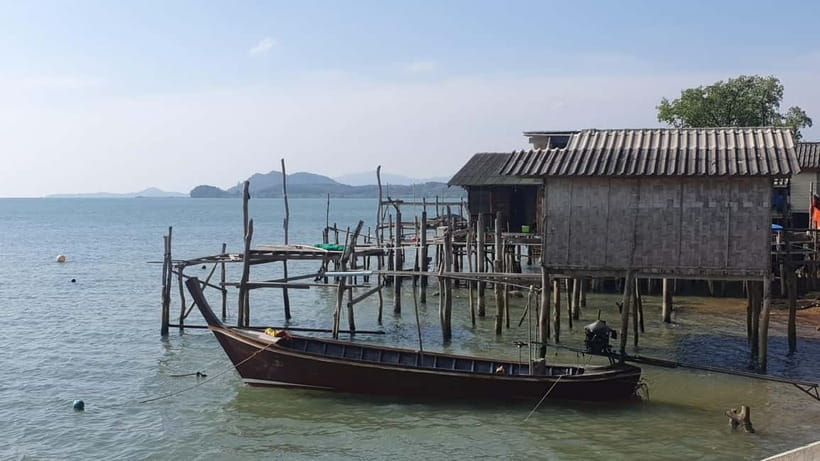 Koh Lanta Cultural Tuk-Tuk Tour: Old Town, Batik & Mangroves - Tuk-tuk touring Koh Lanta, without the scooter stress