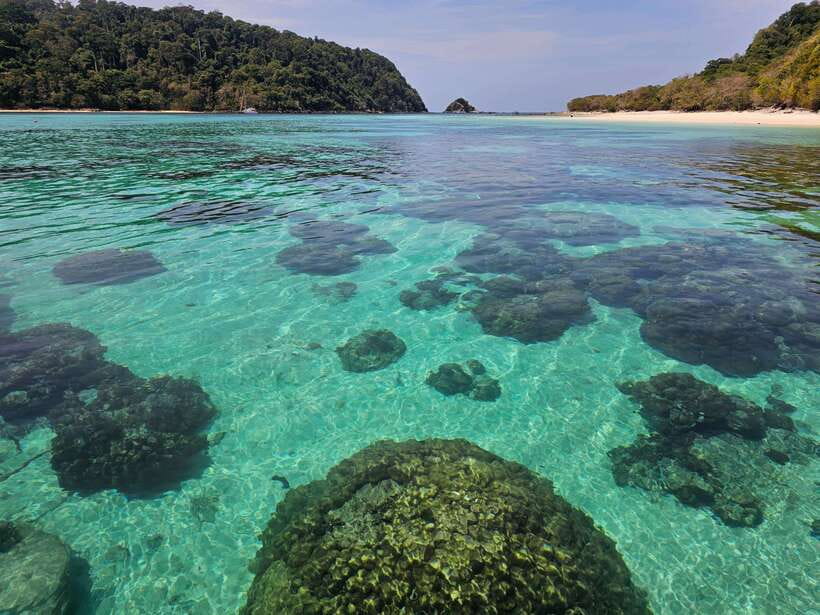 Koh Lanta: Koh Rok and Koh Haa Snorkeling Adventure - Beach lunch on Koh Rok: where you recover, snack, and reset