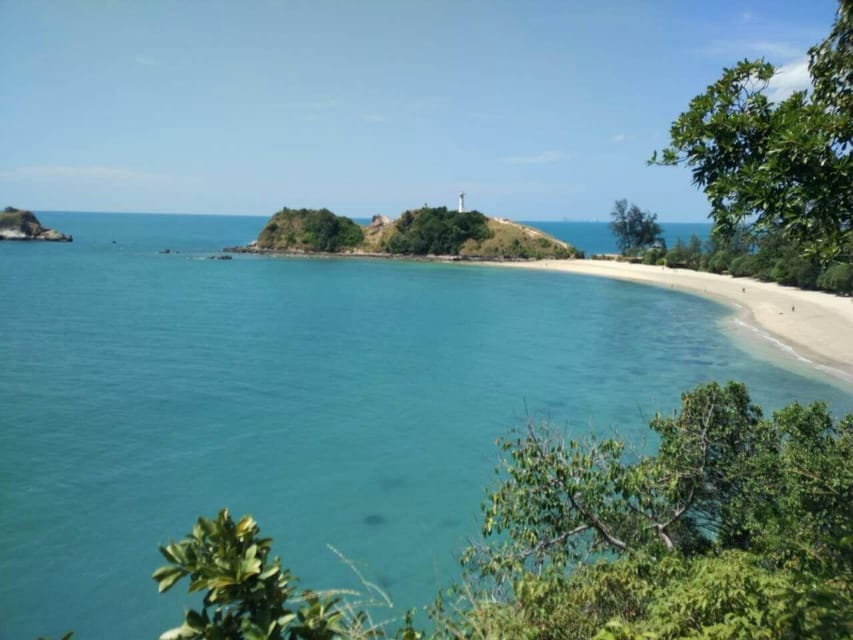 koh lanta:National Park and Old Town Easy Half Day Tour - Getting picked up and riding around by songthaew and tuk tuk