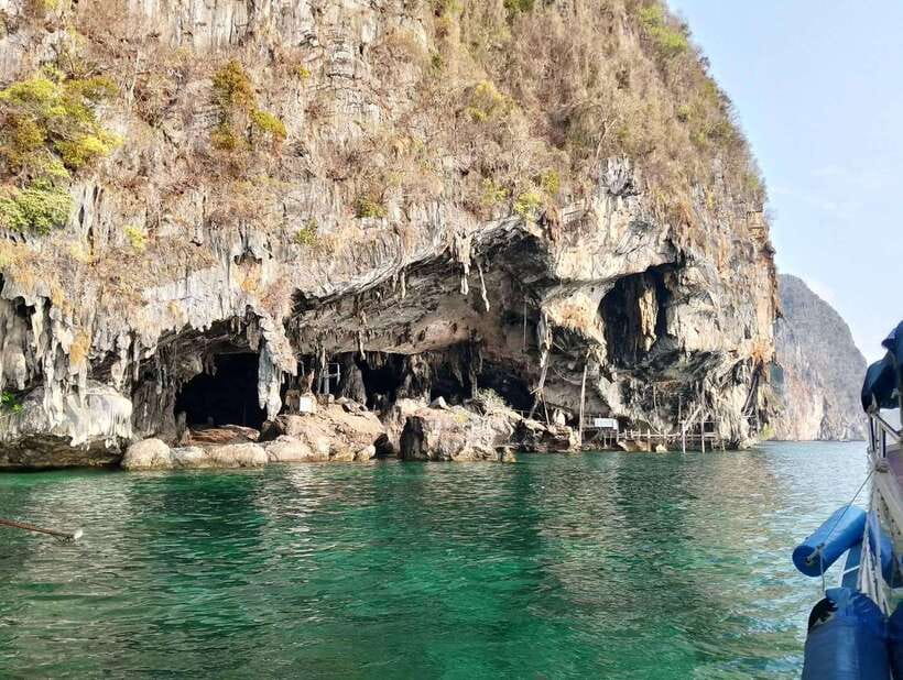 Koh Lanta: Tin's Speedboat Odyssey to Bamboo Island & Beyond - What to Pack: Water Shoes, Sunscreen, and a Charged Smartphone