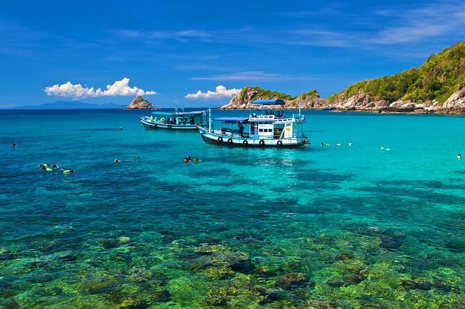 Koh Nang Yuan and Koh Tao 5 Point Snorkeling Tour - Boat comforts: restrooms, places to relax, and gear handed to you