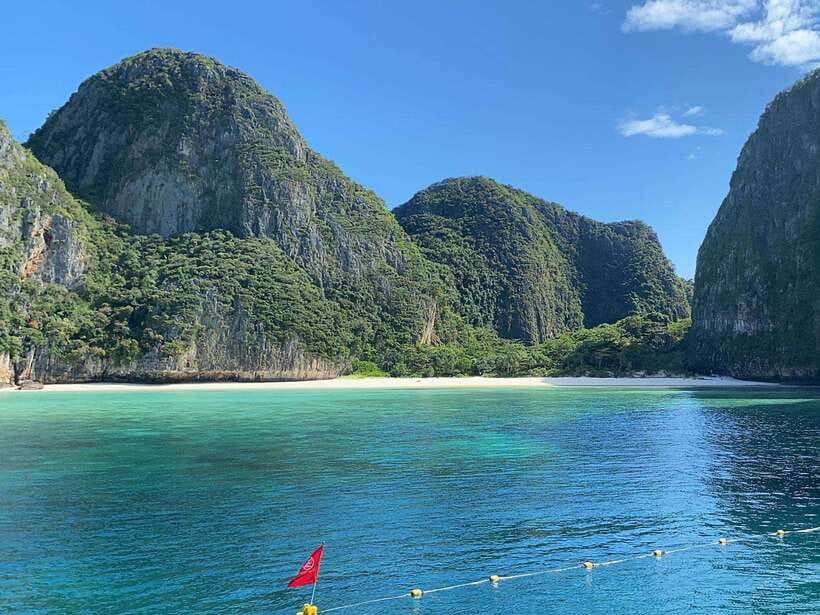 Koh Phi Phi: Maya Bay Private Longtail Boat Tour - First Stop to Maya Bay: Why arriving early matters
