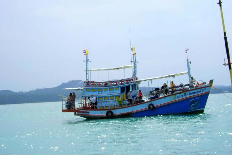 Koh Samui: Fishing Day Tour by Escort Boat with Mr. Tu - Casting for local species in the Gulf of Thailand