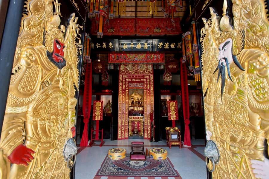 Koh Samui: Half Day Around Island Tour with Transfers - Grandfather and Grandmother Rocks and the Guan Yu Shrine, Weird in the Best Way
