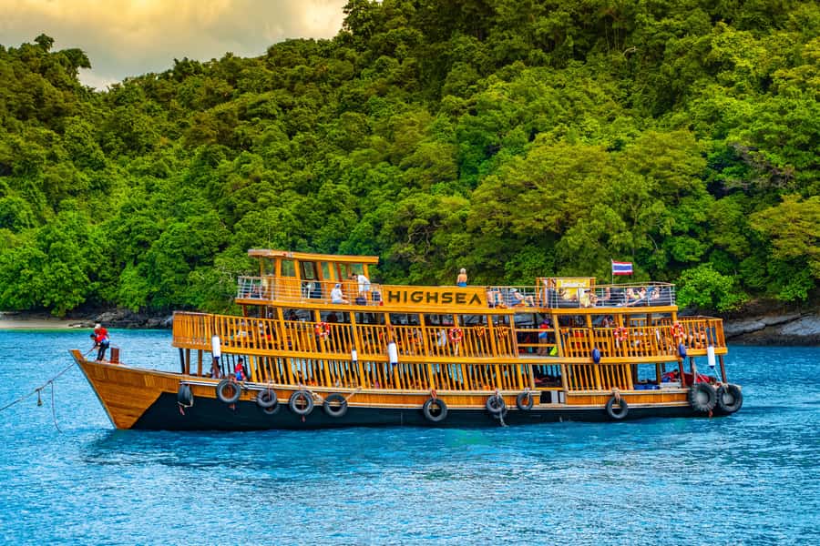 Koh Samui: Mu Ko Ang Thong Park Cruise with Kayaking Option - Boats, gear, and comfort: what to expect when it feels crowded