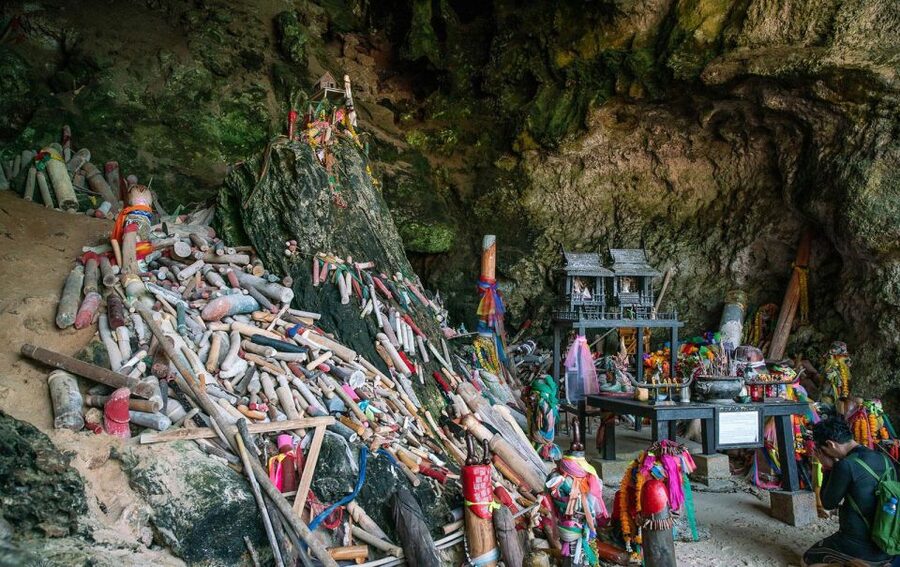 Krabi: 4 Islands & Krabi's Separated Sea Longtail Boat Tour - Poda Island and the boxed Thai picnic, where the day’s comfort shows