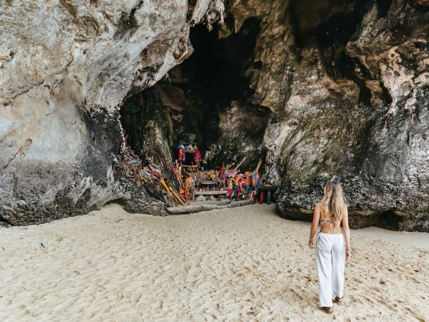 Krabi: 4 Islands Tour by Longtail Boat & Thai Buffet Lunch - Railay stop, the quick taste before Phra Nang Cave Beach